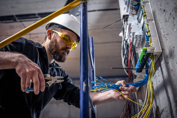 Best Affordable Emergency Electrician  in Smithville, TX