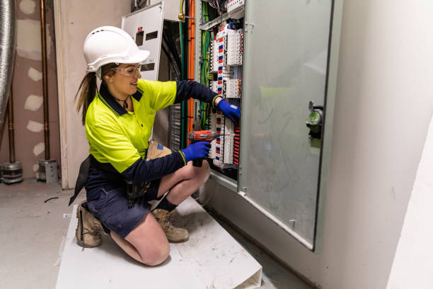 Best Electrician Near Me  in Smithville, TX